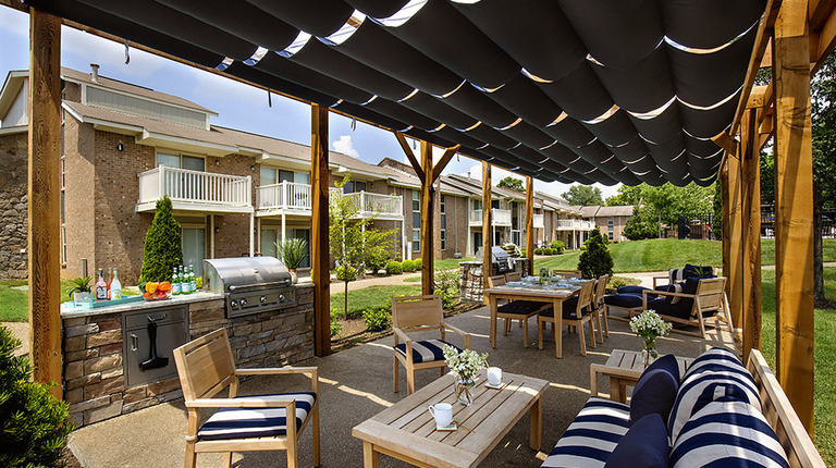 Outdoor Chef's Kitchen with Dining Area